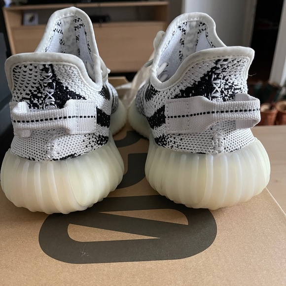 Yeezy Adidas Boost 350 V2 US 6 1/2 Zebra Sneakers - Picture 5 of 17